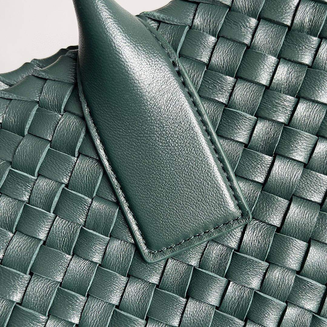 Shop Bottega Veneta Cabat Replica Bag - Image 6