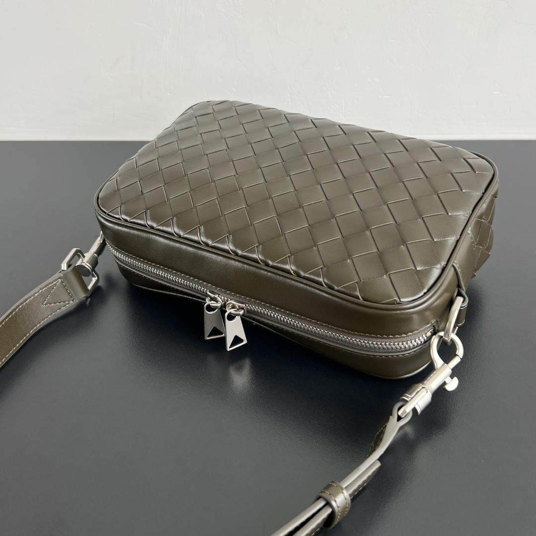 Shop Bottega Veneta Small Intrecciato Camera Replica Bag - Image 3
