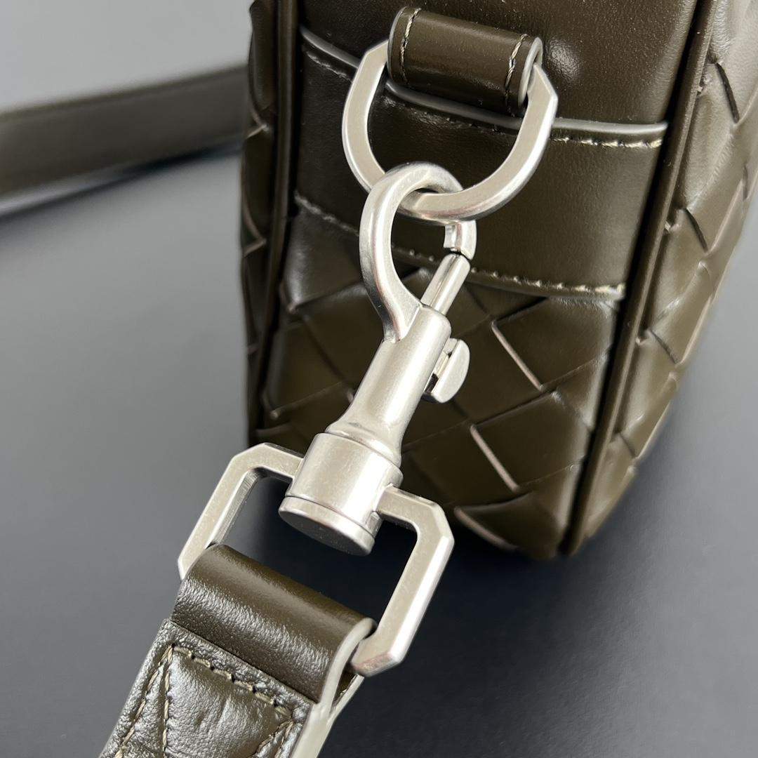 Shop Bottega Veneta Small Intrecciato Camera Replica Bag - Image 7