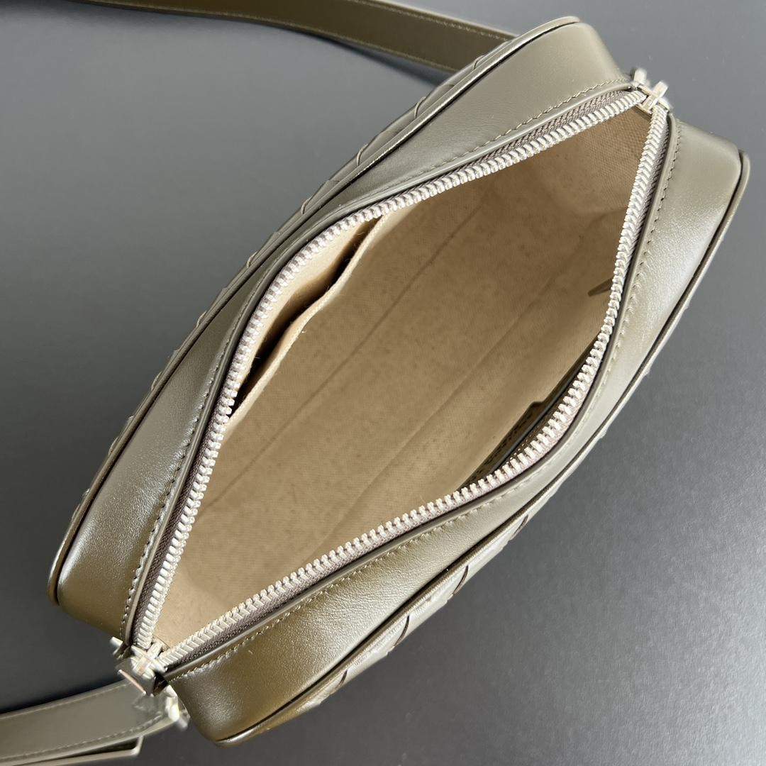 Shop Bottega Veneta Small Intrecciato Camera Replica Bag - Image 5