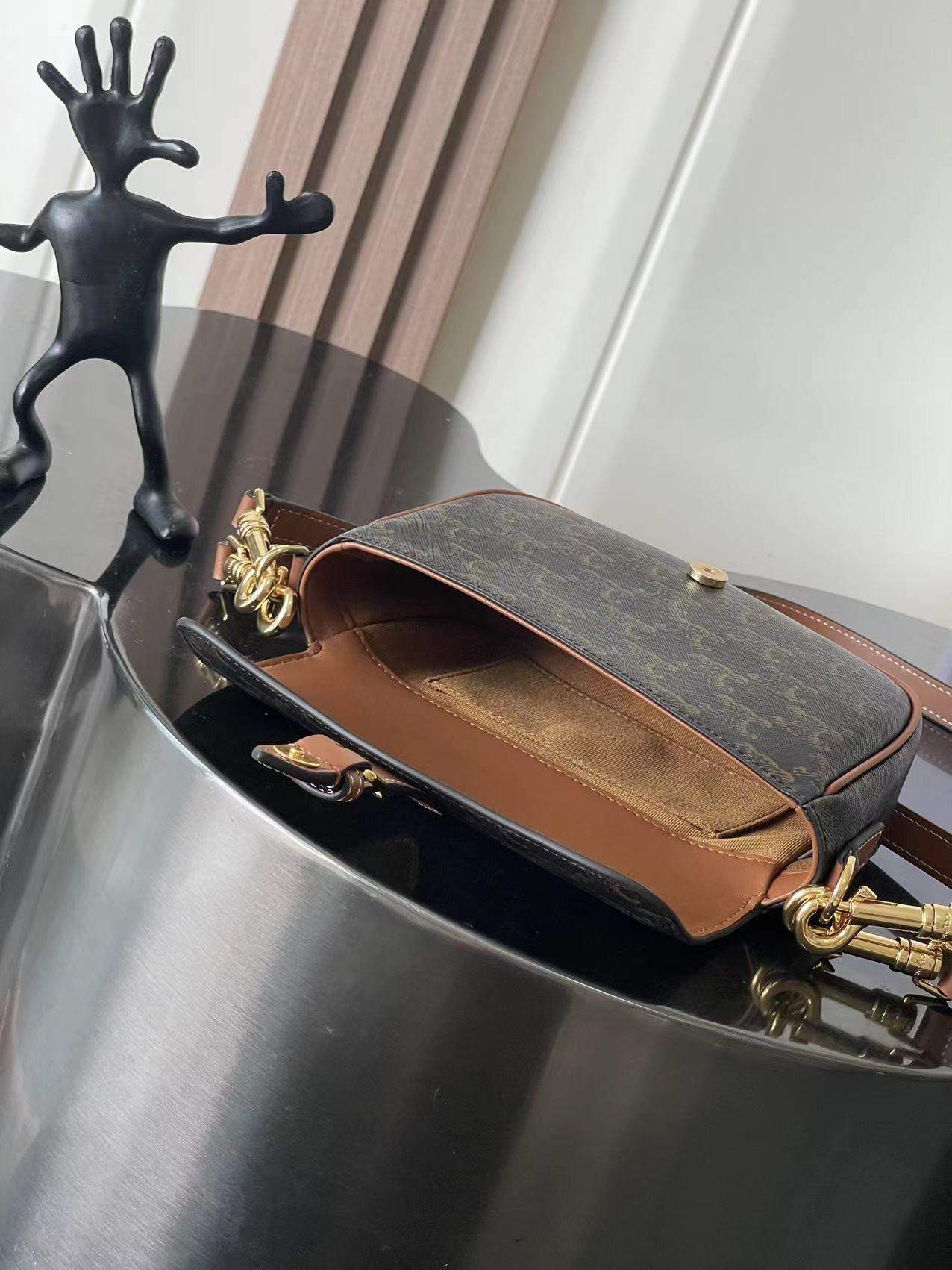 Best Celine Folco Replica Shoulder Bag In Triomphe Canvas And Calfskin - Image 5