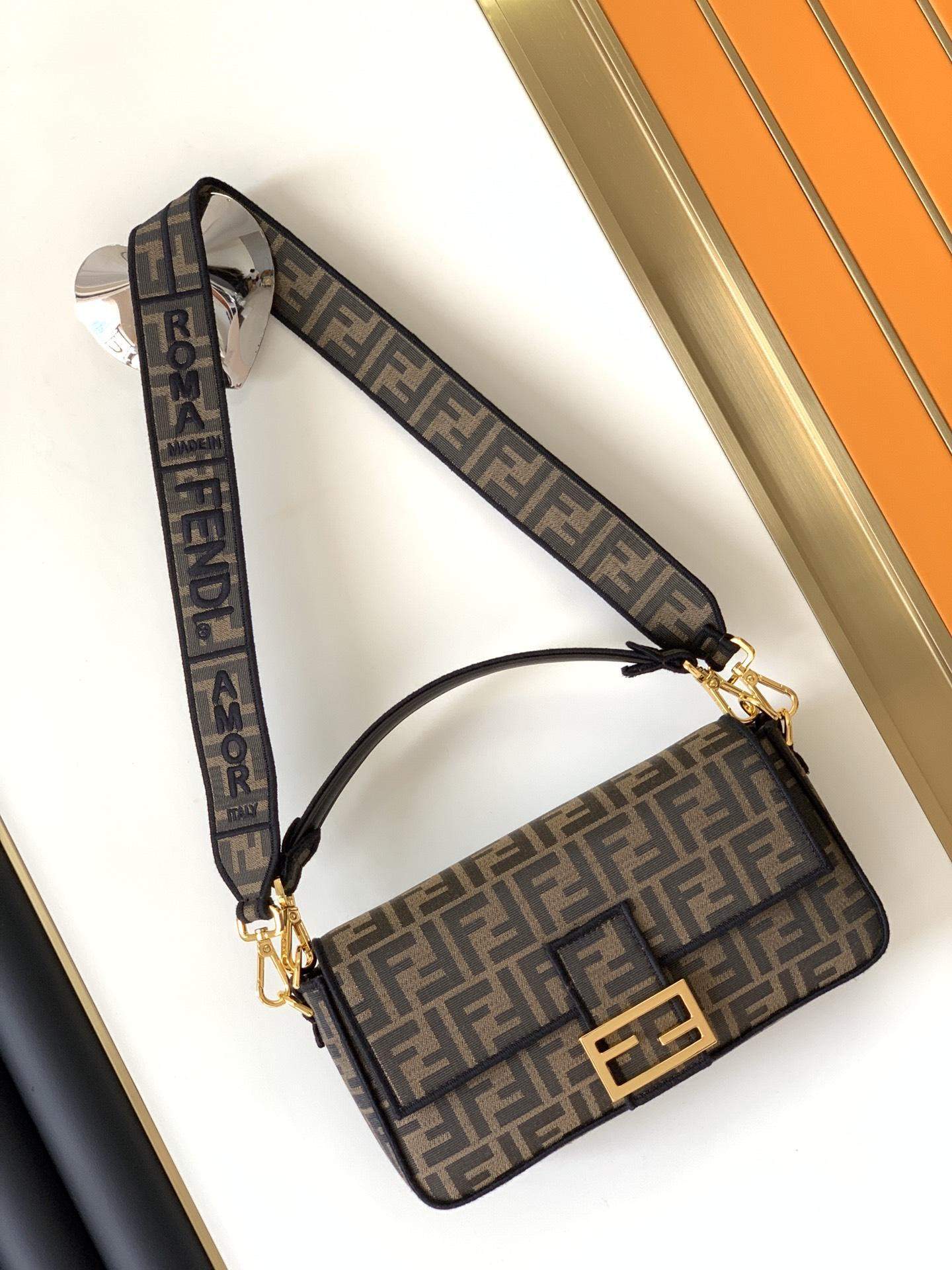Top Grade Fendi Baguette Replica Bag - Image 4