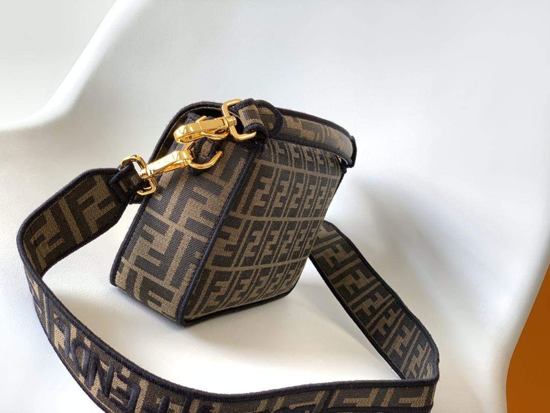 Top Grade Fendi Baguette Replica Bag - Image 3