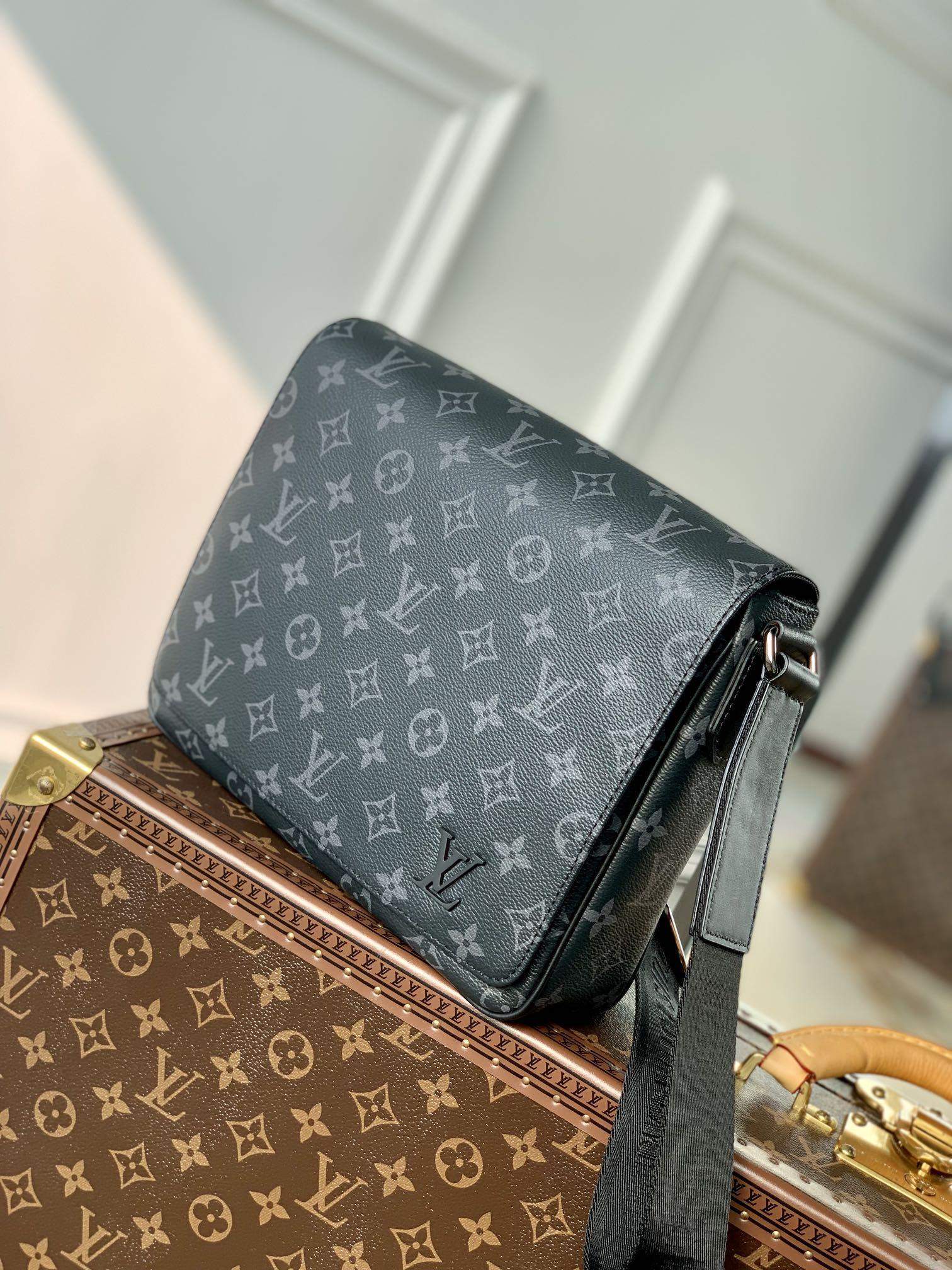Supreme Louis Vuitton District PM Replica Bag - Image 3