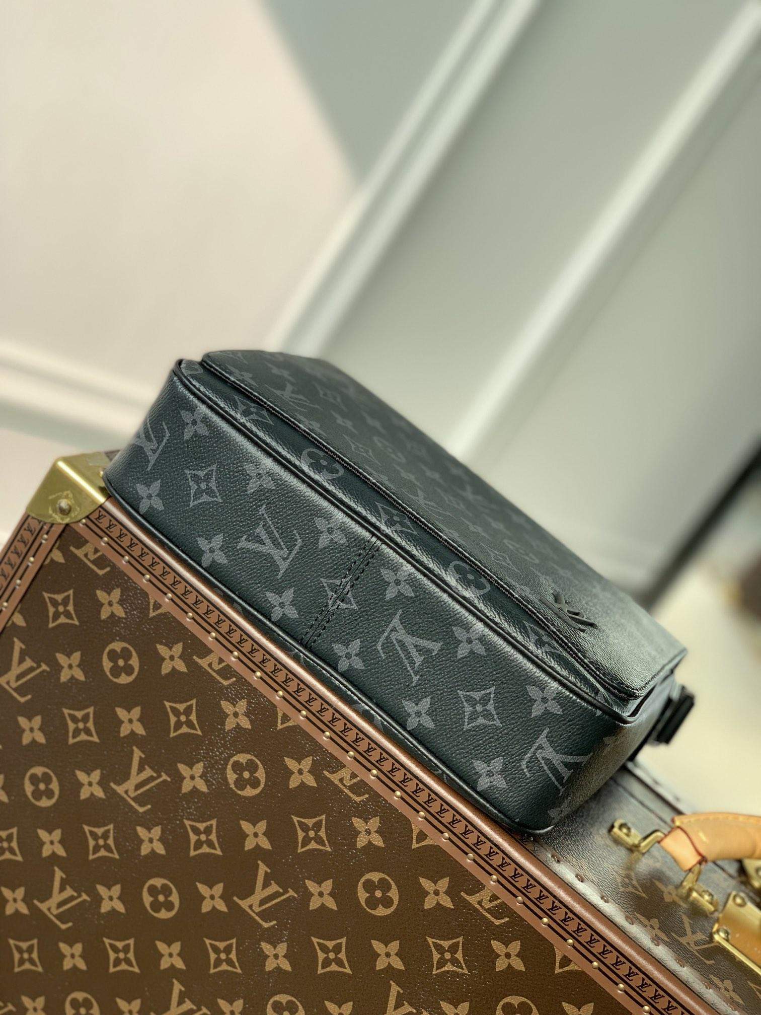 Supreme Louis Vuitton District PM Replica Bag - Image 4