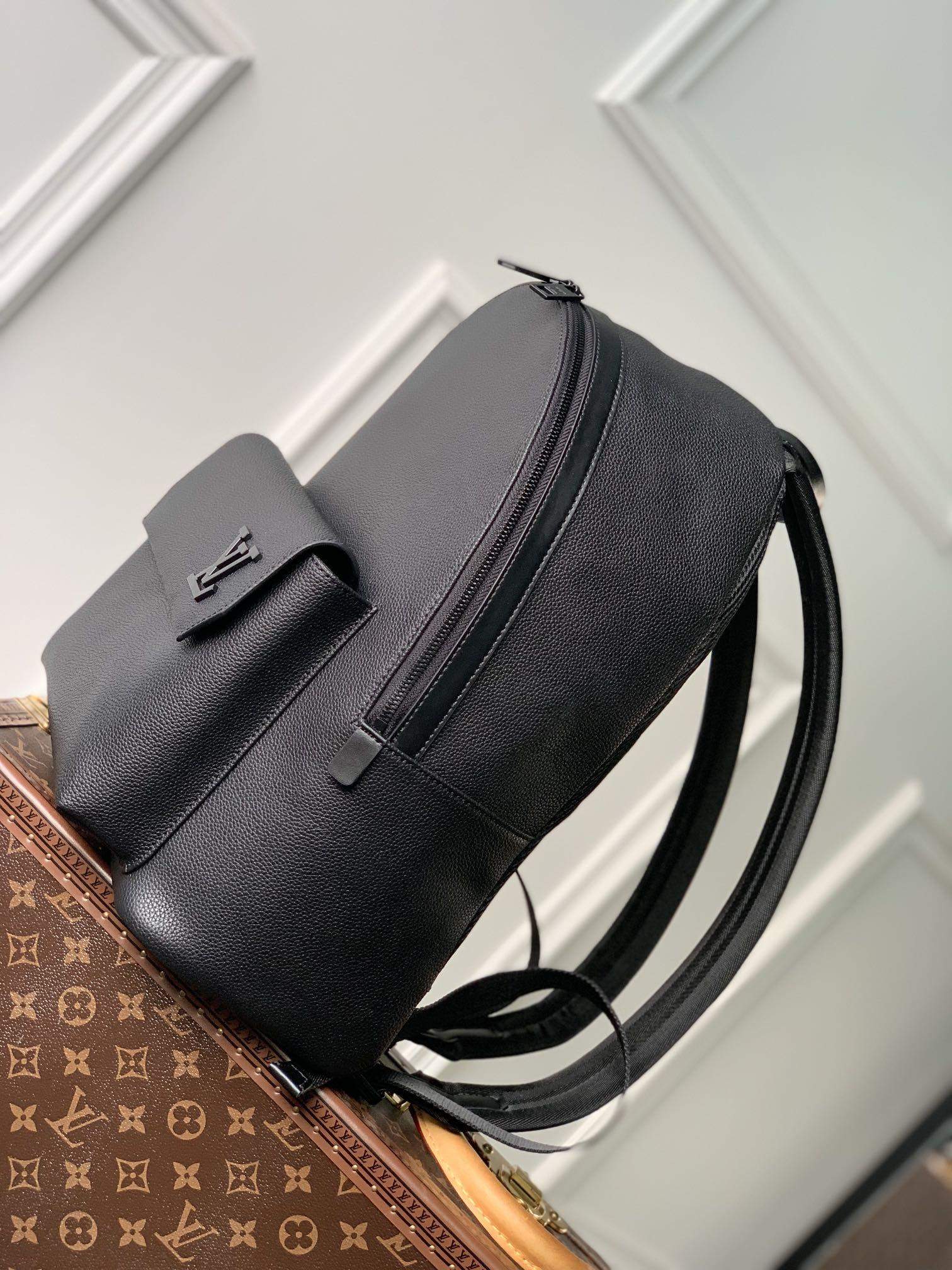 Elite Louis Vuitton Takeoff Replica Backpack - Image 3