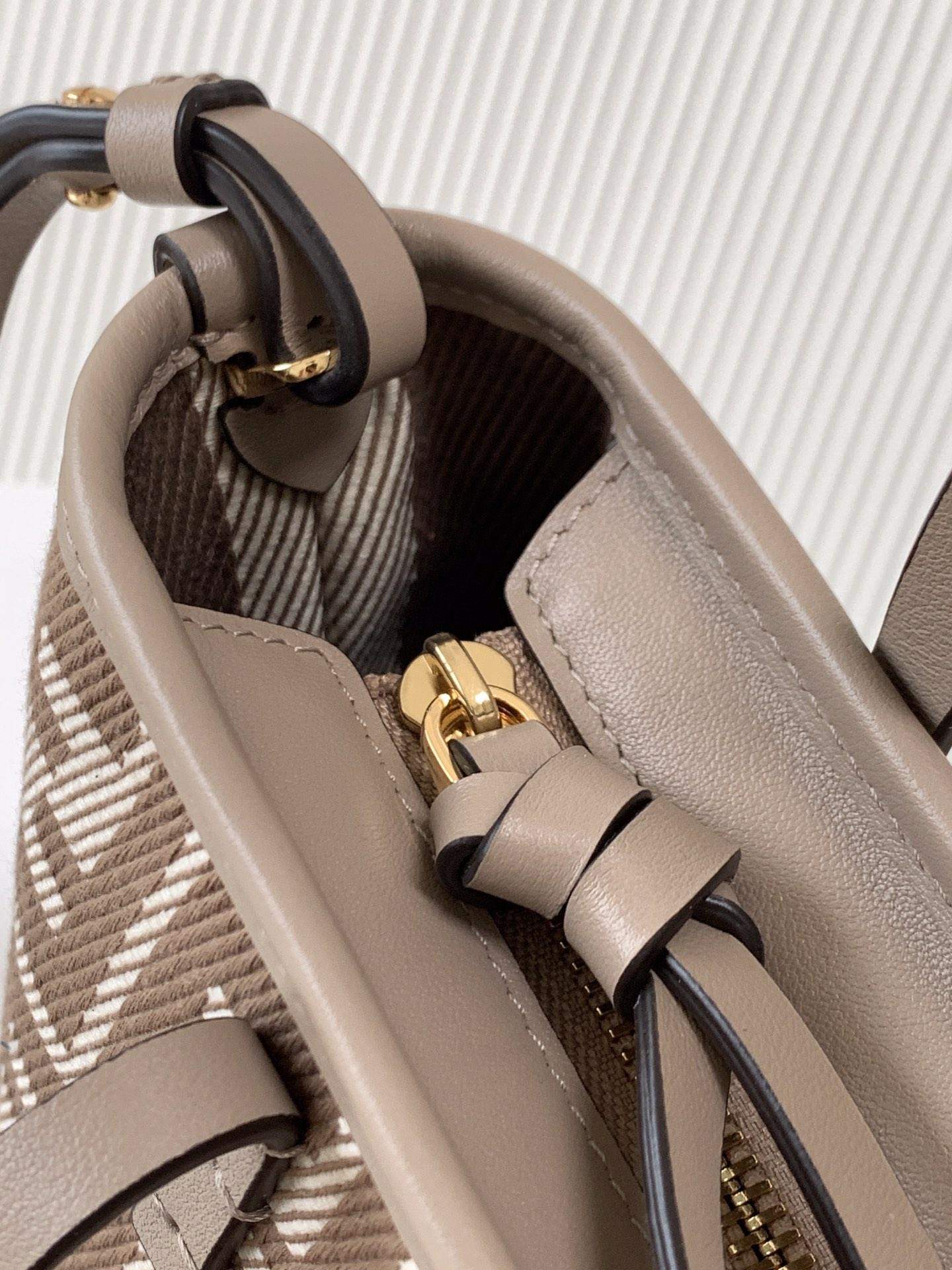 Luxury Replica Fendi Mini Roll Bag - Image 8