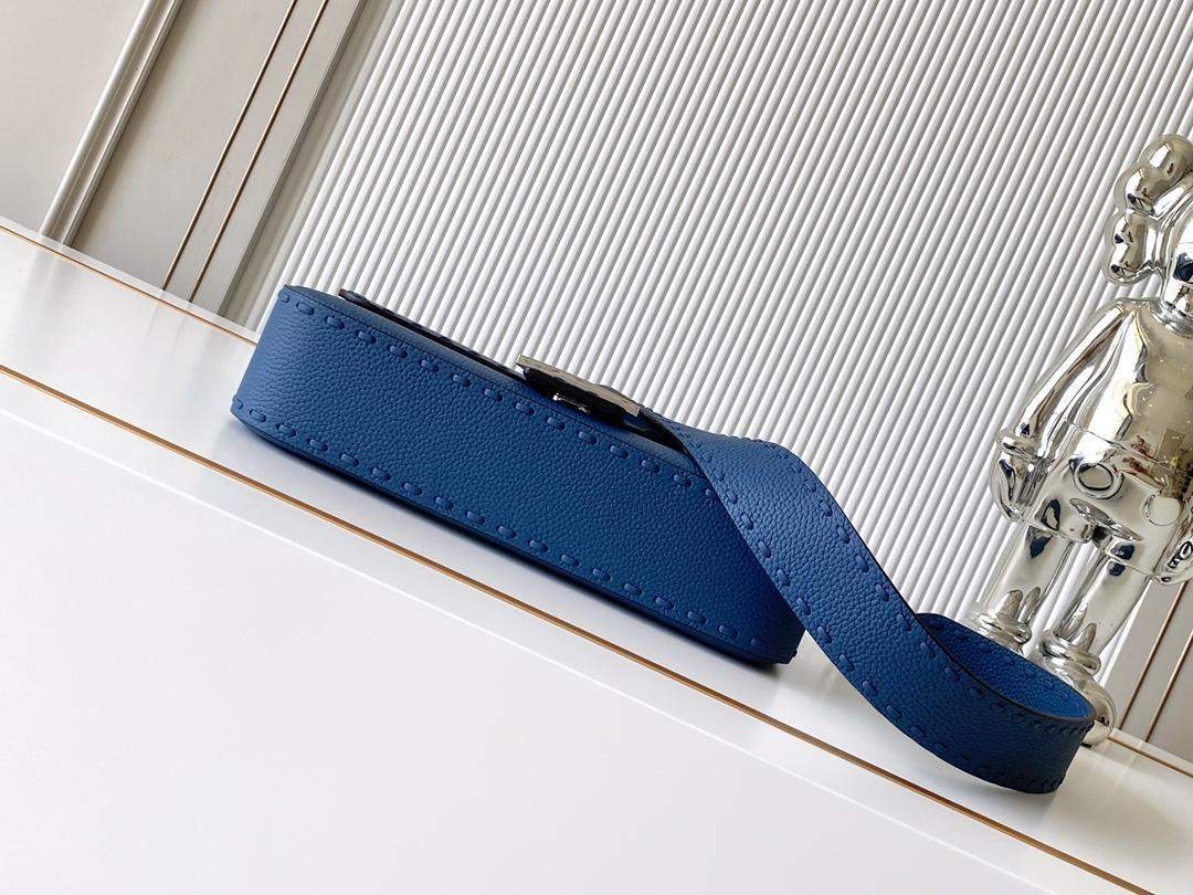 Luxury Replica Fendi Baguette Selleria Bag With 612 Hand-Sewn Stitches - Image 4