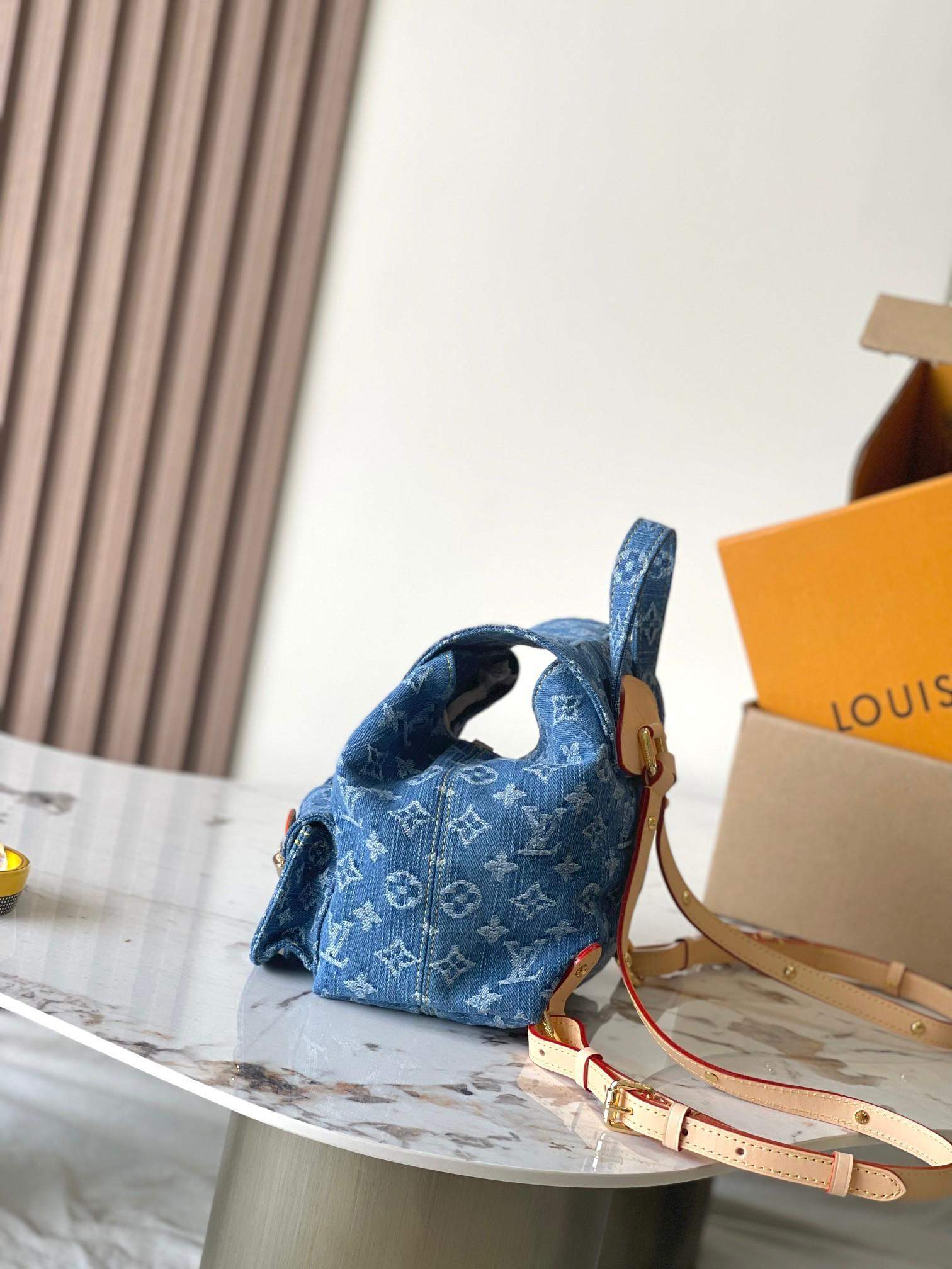 High-End Quality Louis Vuitton Venice Replica Backpack - Image 7