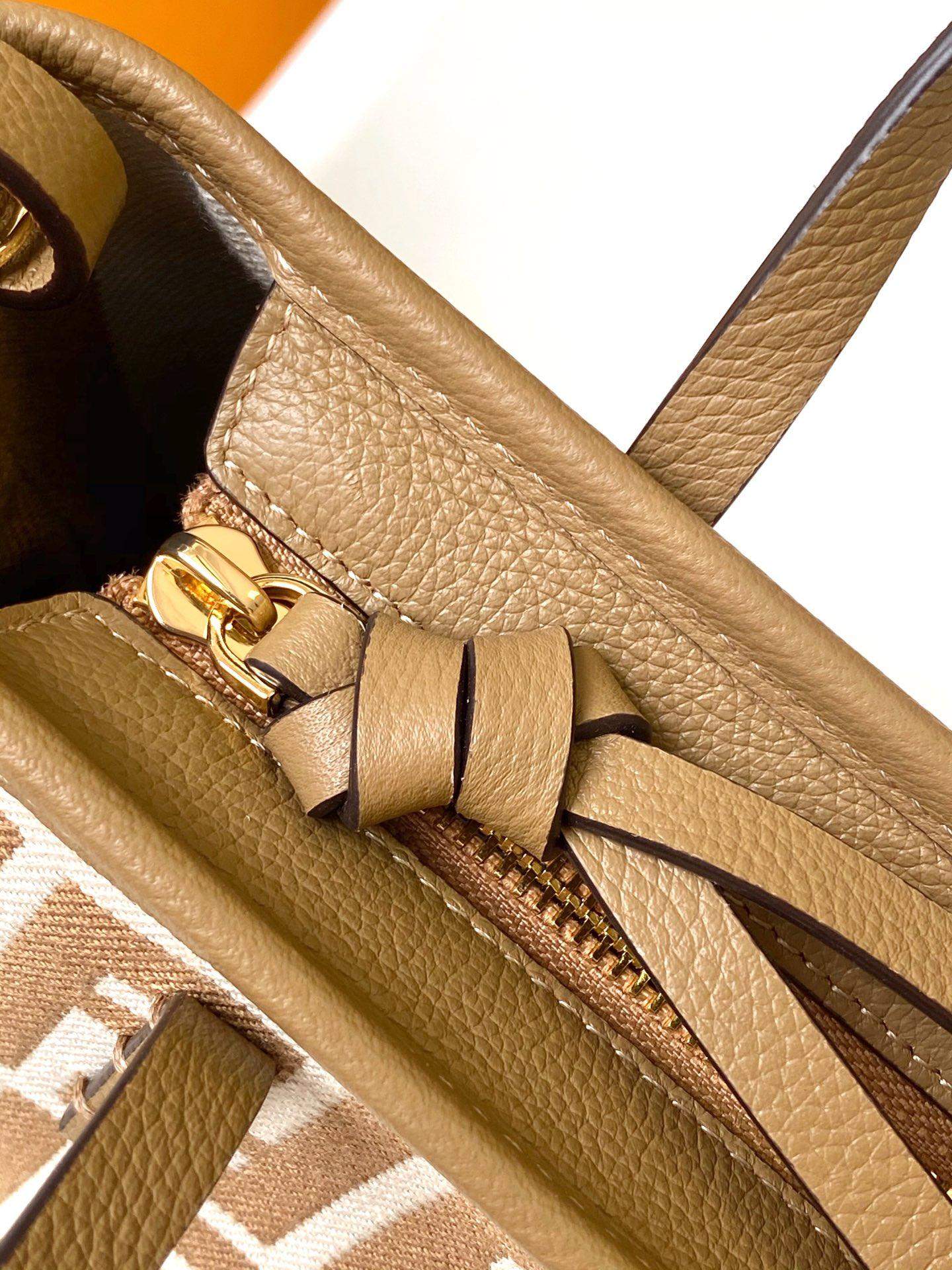 High-End Quality Fendi Replica Mini Roll Bag - Image 8