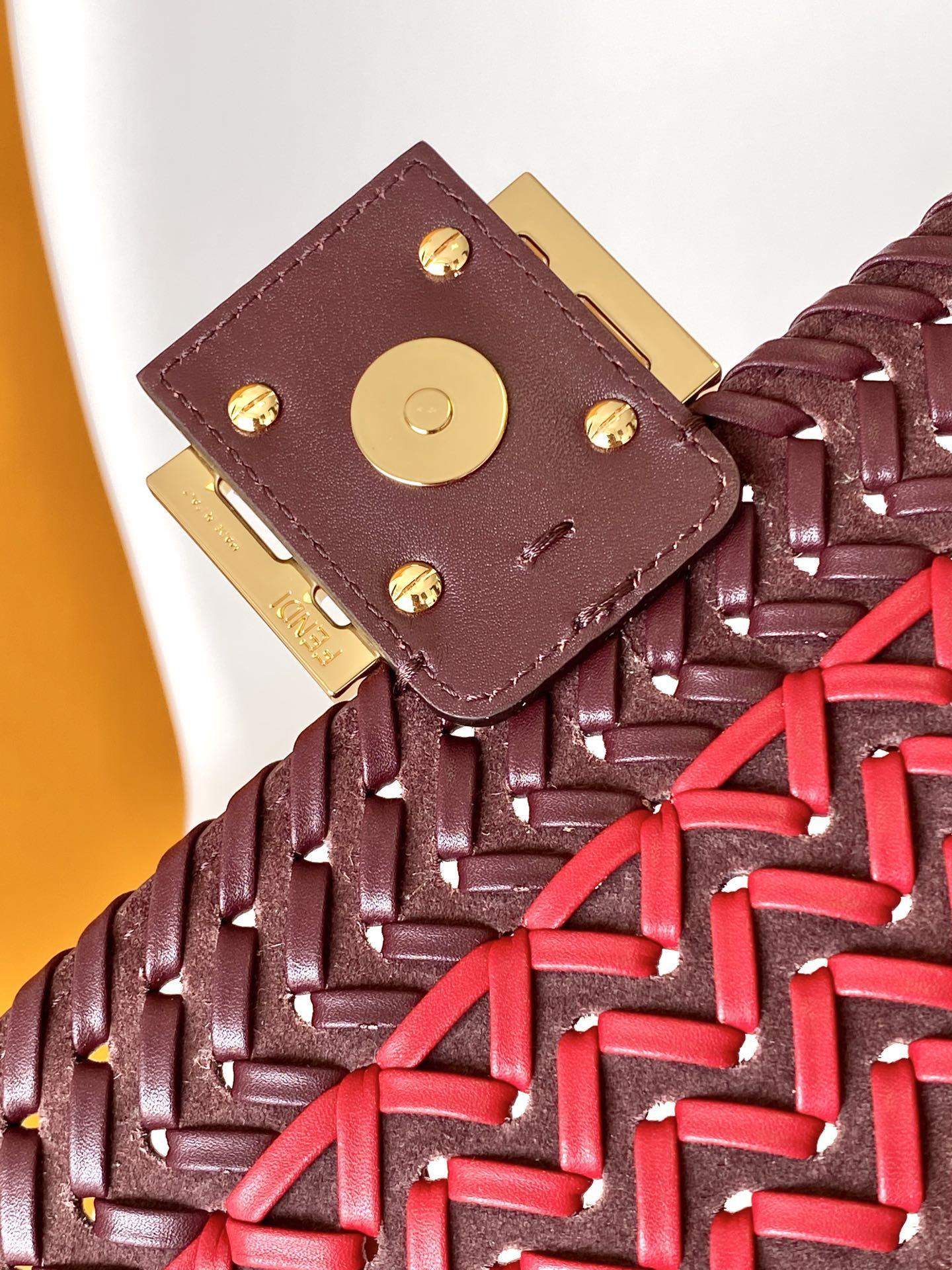 Luxury Fendi Bicolor Braided Baguette Replica Bag - Image 8