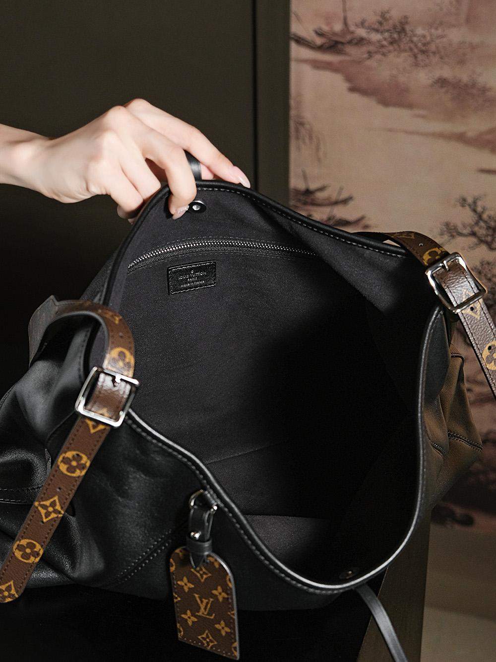 Luxury Replica Louis Vuitton CarryAll Vibe MM - Image 9