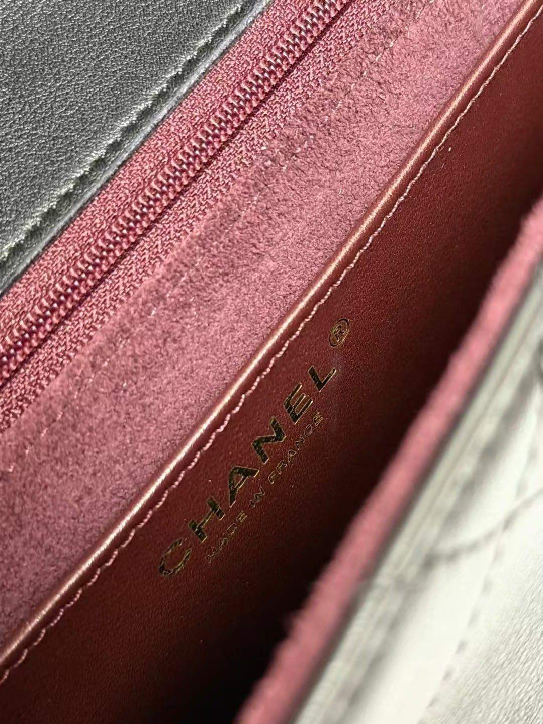 Luxury Maxi Replica Flap Bag With Top Handle - Image 9