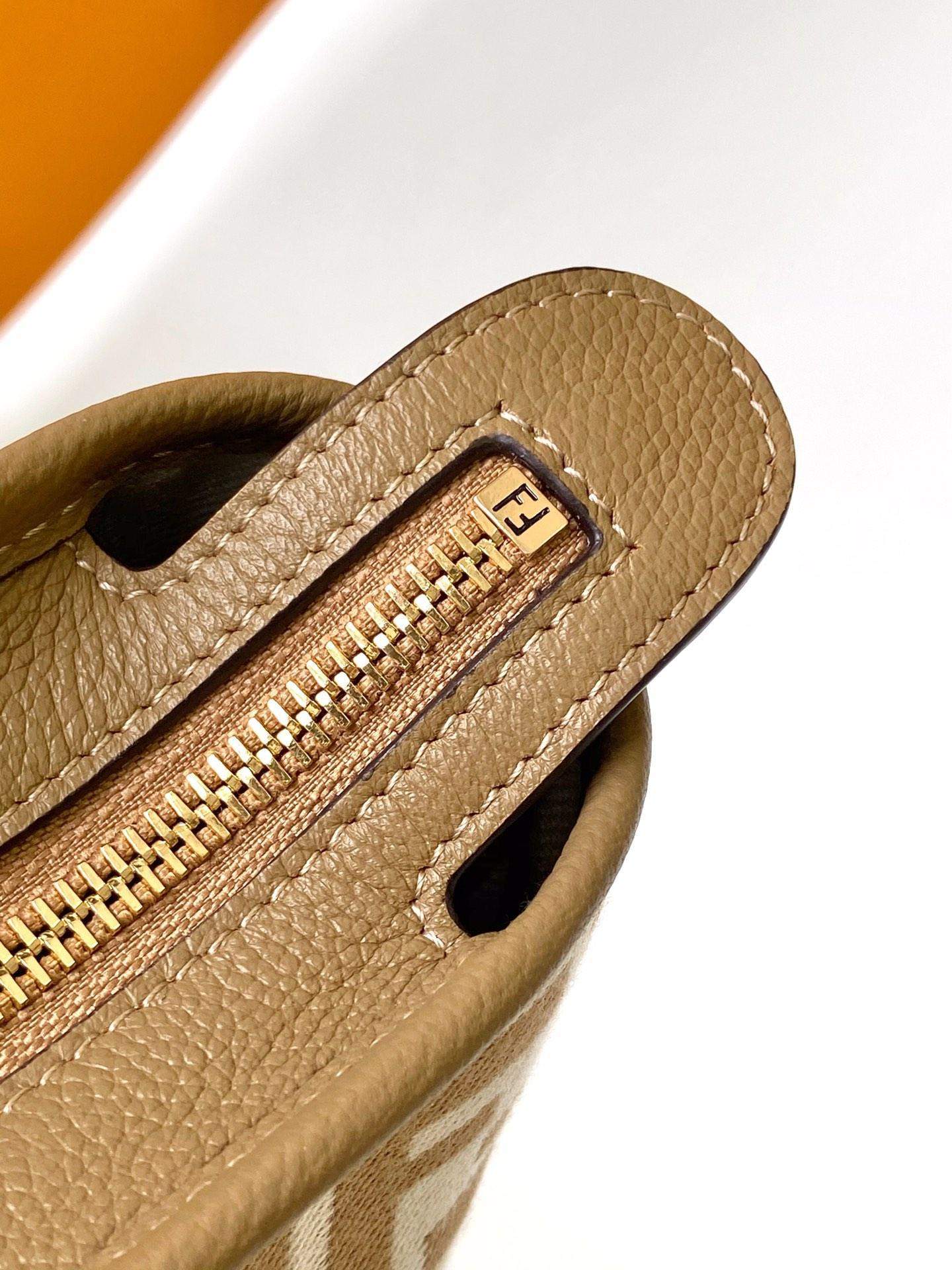 High-End Quality Fendi Replica Mini Roll Bag - Image 7