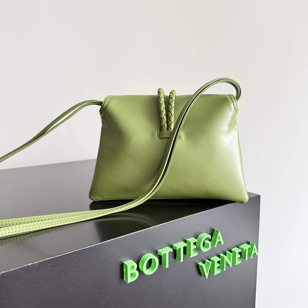 High-End Quality Bottega Veneta Baby Liberta Replica Bag - Image 2