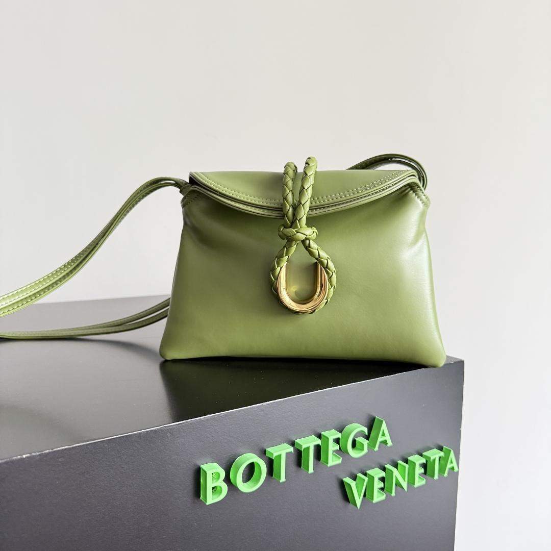 High-End Quality Bottega Veneta Baby Liberta Replica Bag