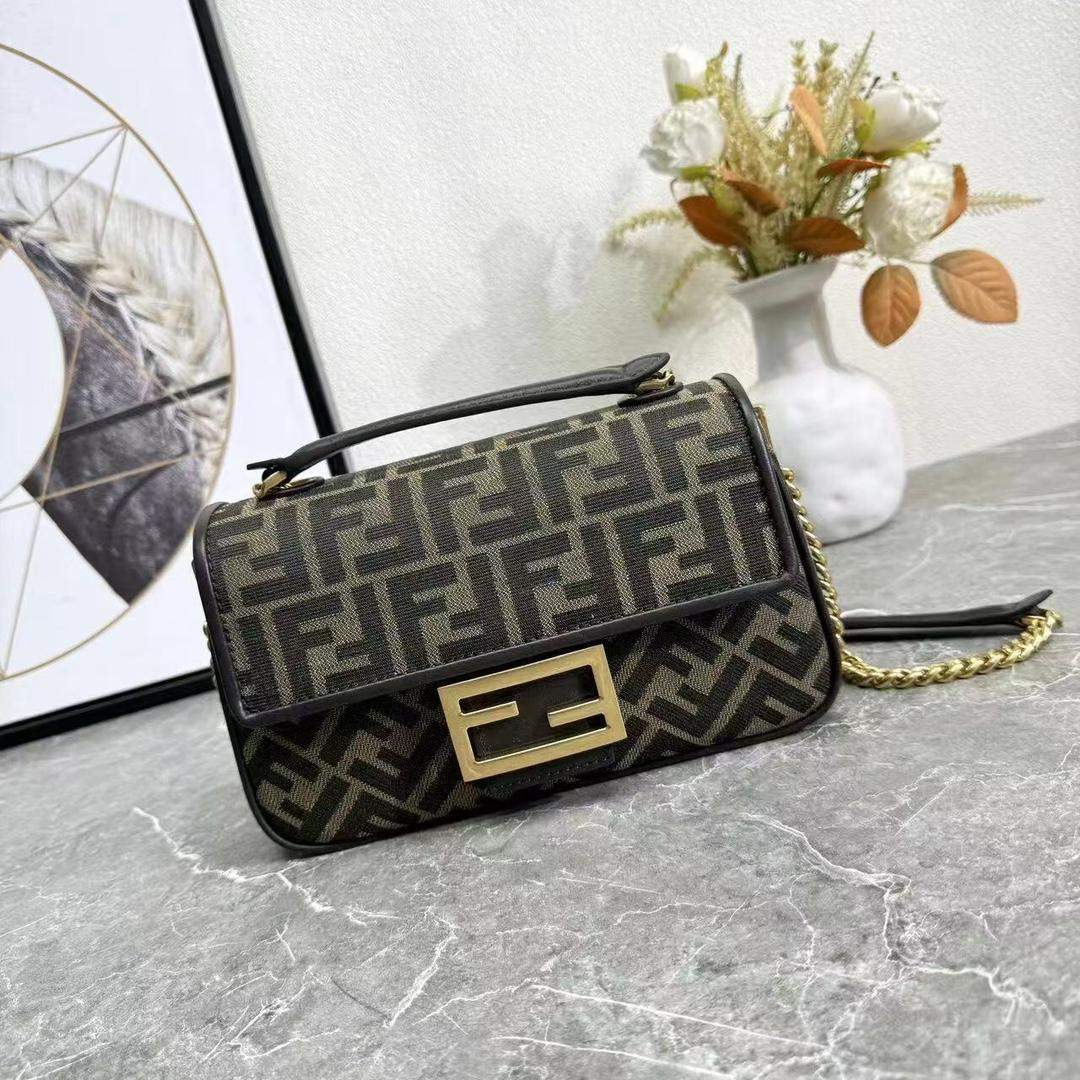 Best Fendi Replica Baguette Chain Midi Bag