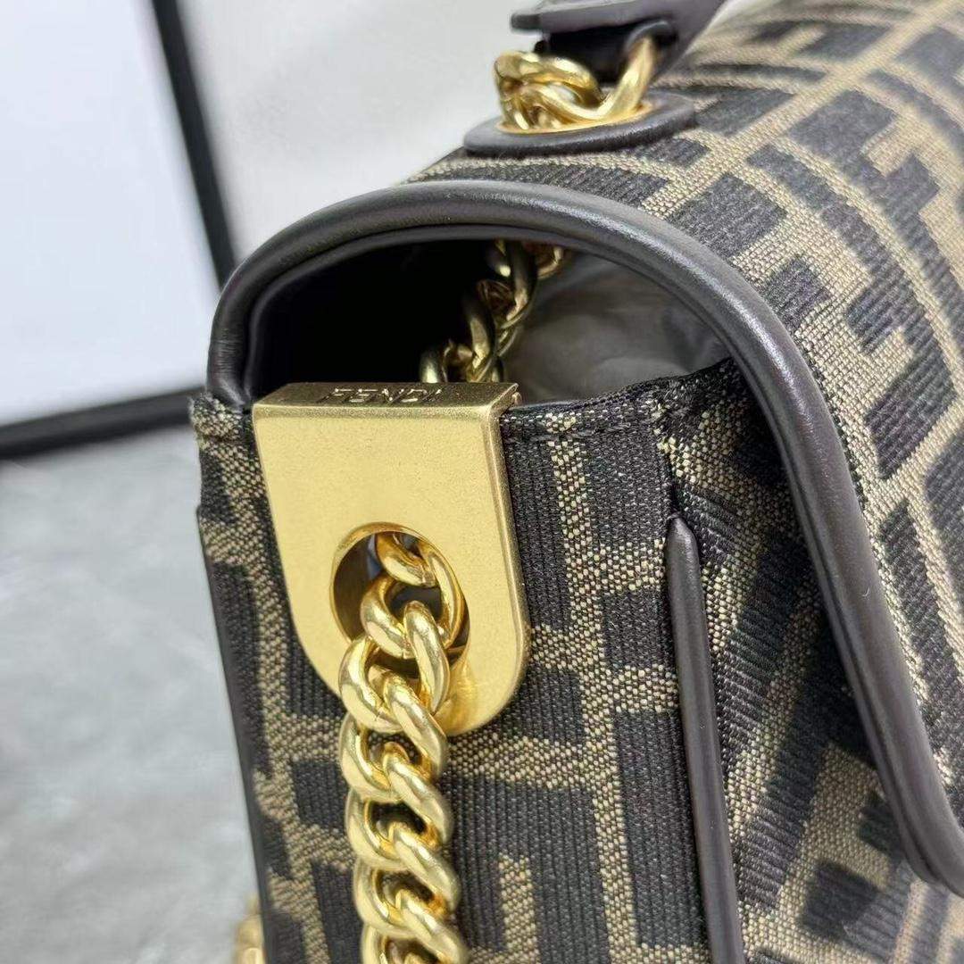 Best Fendi Replica Baguette Chain Midi Bag - Image 6