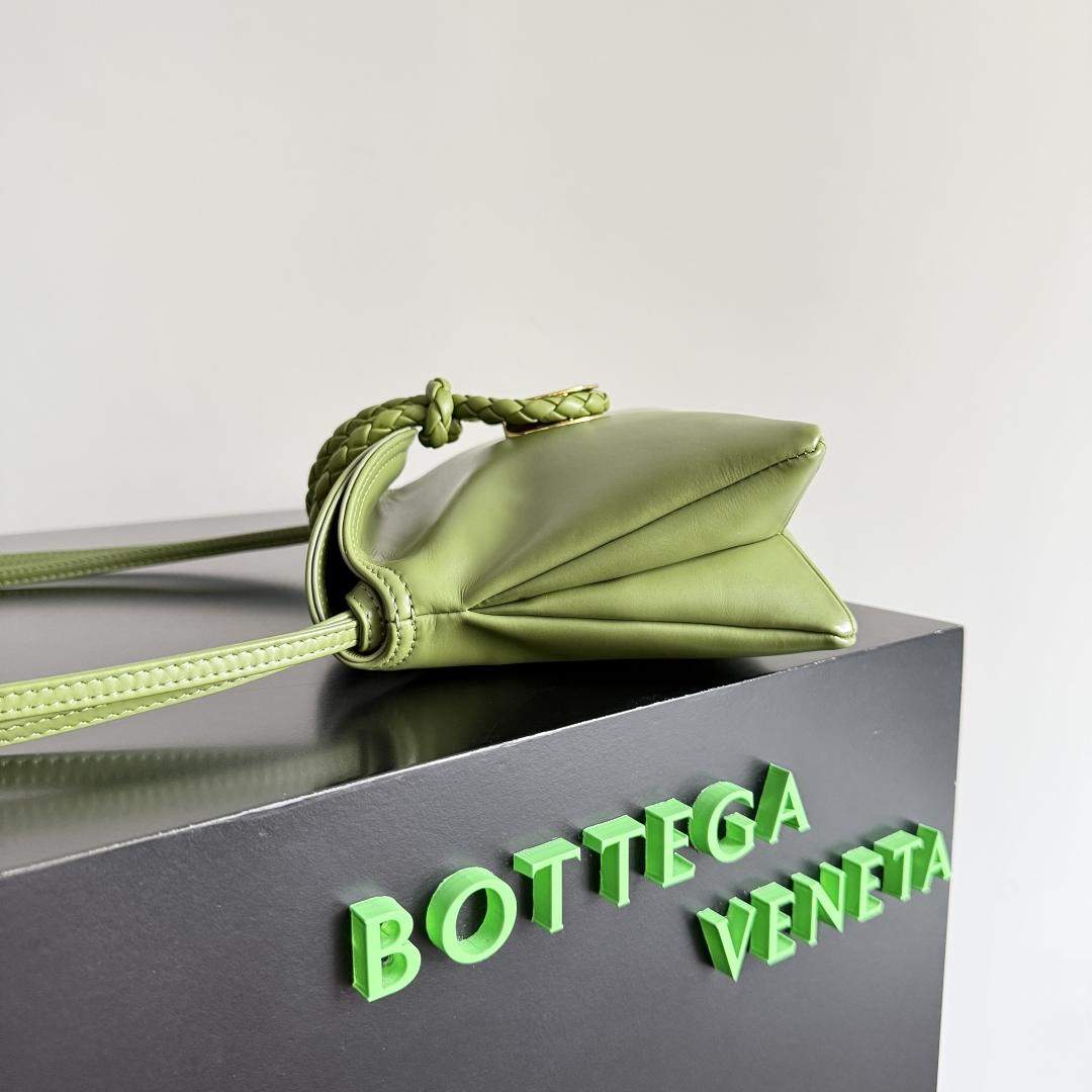 High-End Quality Bottega Veneta Baby Liberta Replica Bag - Image 3