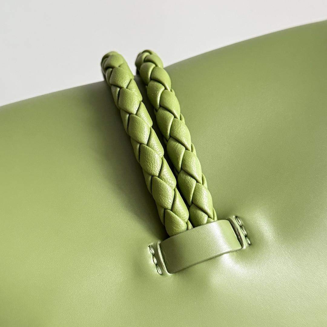 High-End Quality Bottega Veneta Baby Liberta Replica Bag - Image 6