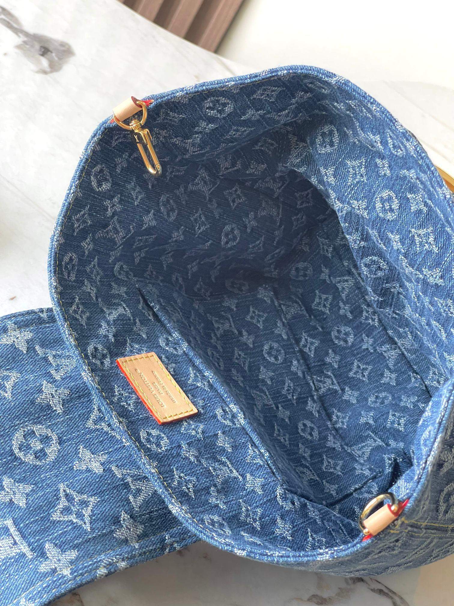 High-End Quality Louis Vuitton Venice Replica Backpack - Image 3