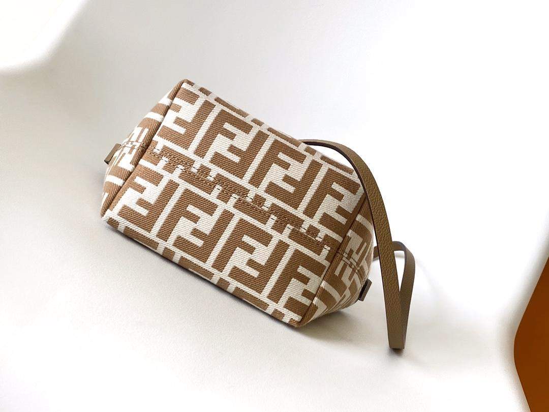 High-End Quality Fendi Replica Mini Roll Bag - Image 4