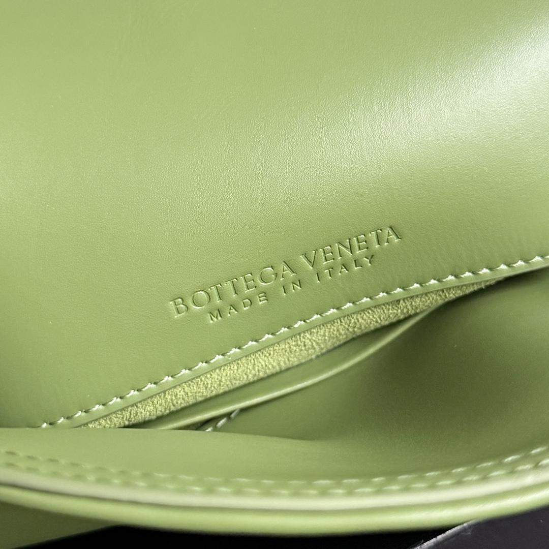High-End Quality Bottega Veneta Baby Liberta Replica Bag - Image 7