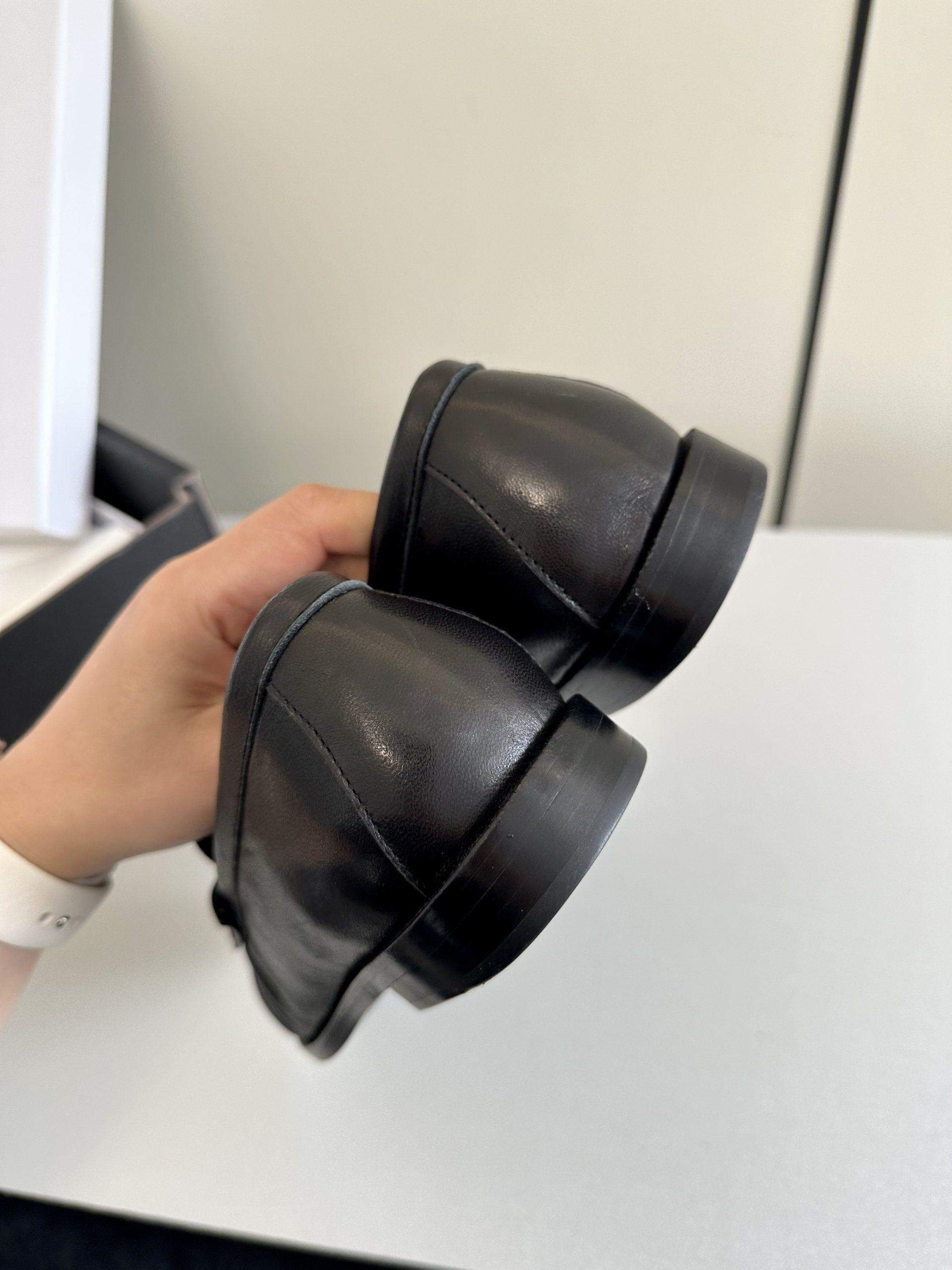 Premium Yves Saint Laurent Le Loafer Supple In Matte Lather - Image 8