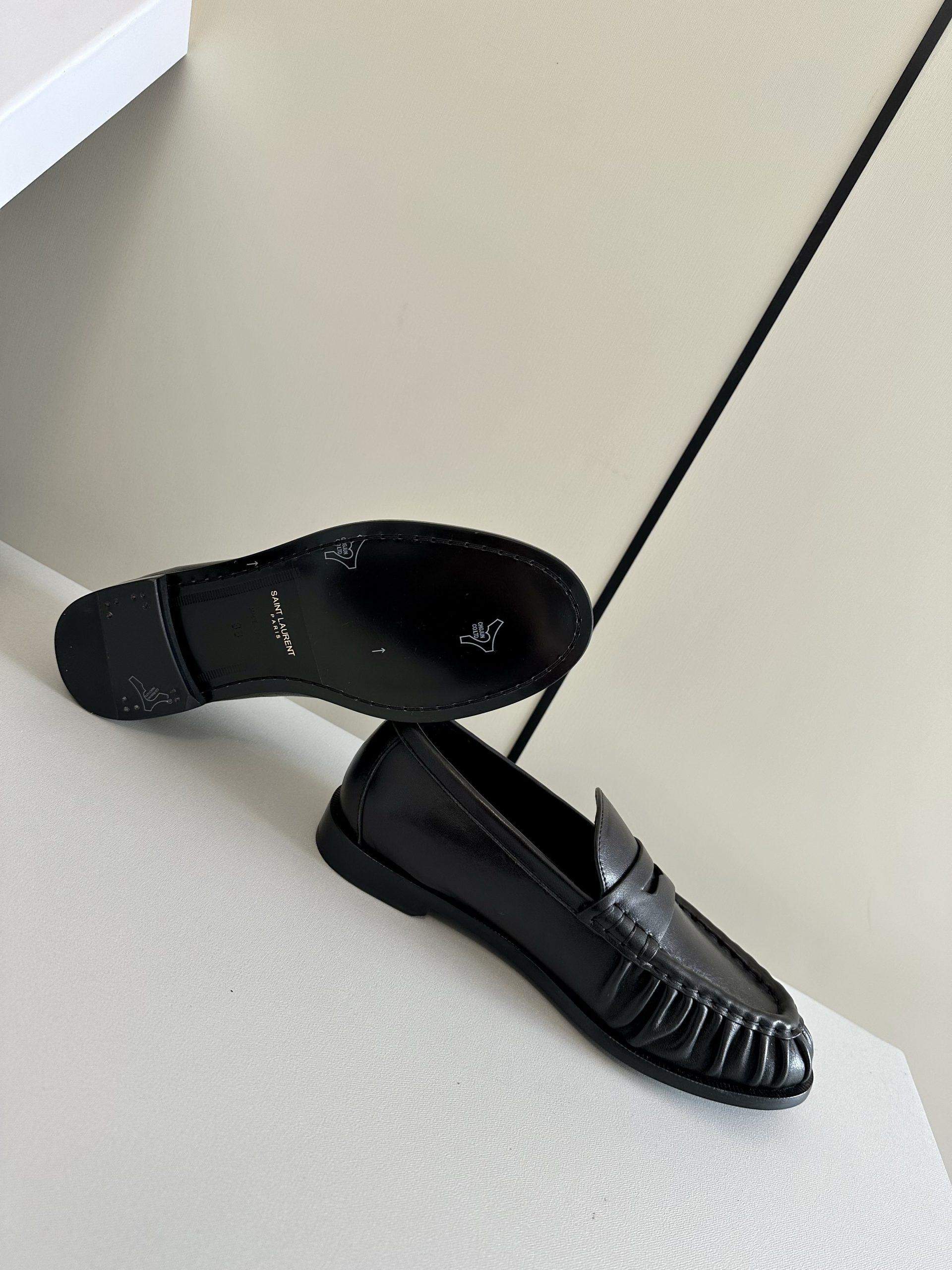 Premium Yves Saint Laurent Le Loafer Supple In Matte Lather - Image 9