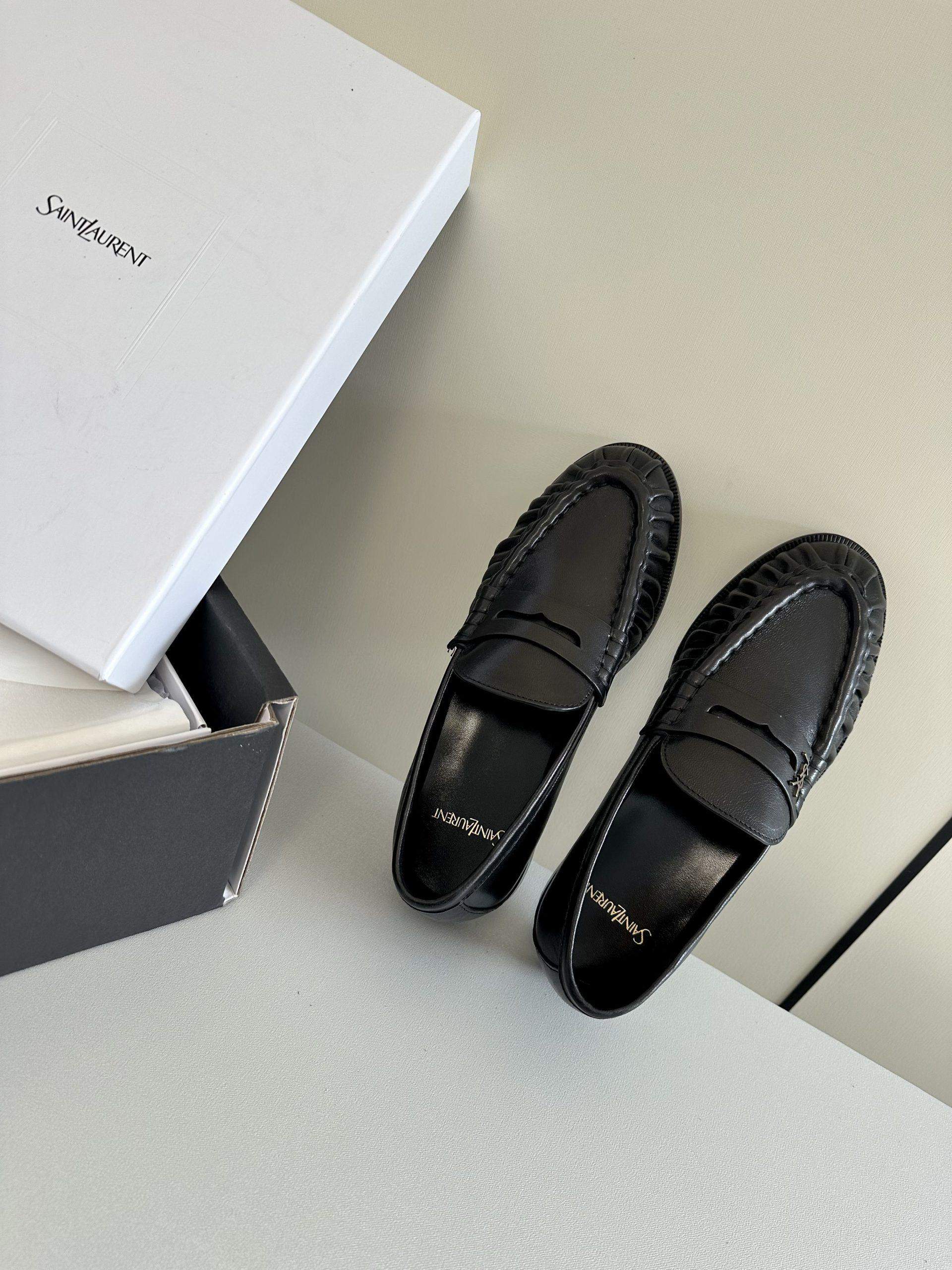 Premium Yves Saint Laurent Le Loafer Supple In Matte Lather - Image 3