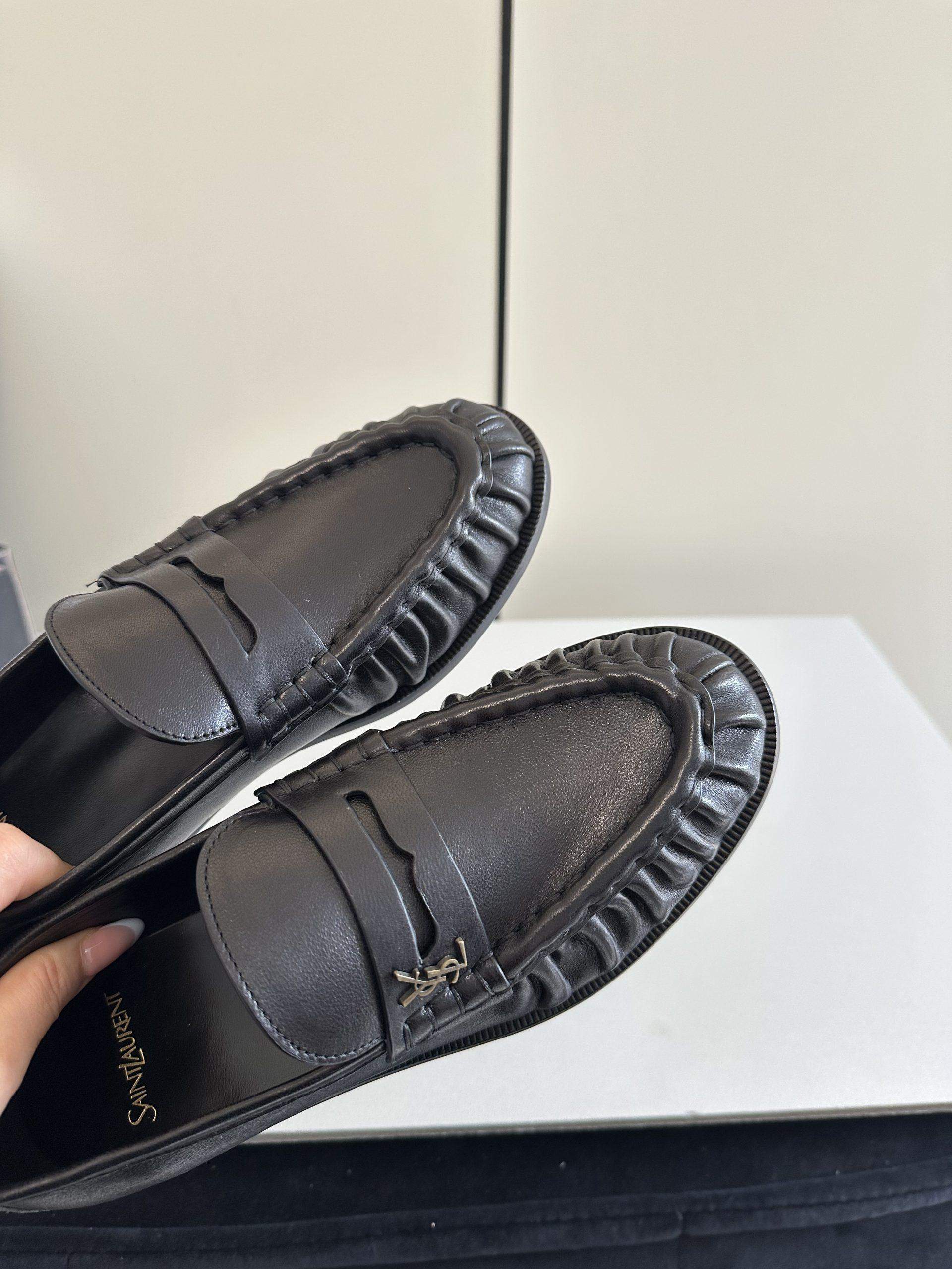 Premium Yves Saint Laurent Le Loafer Supple In Matte Lather - Image 7