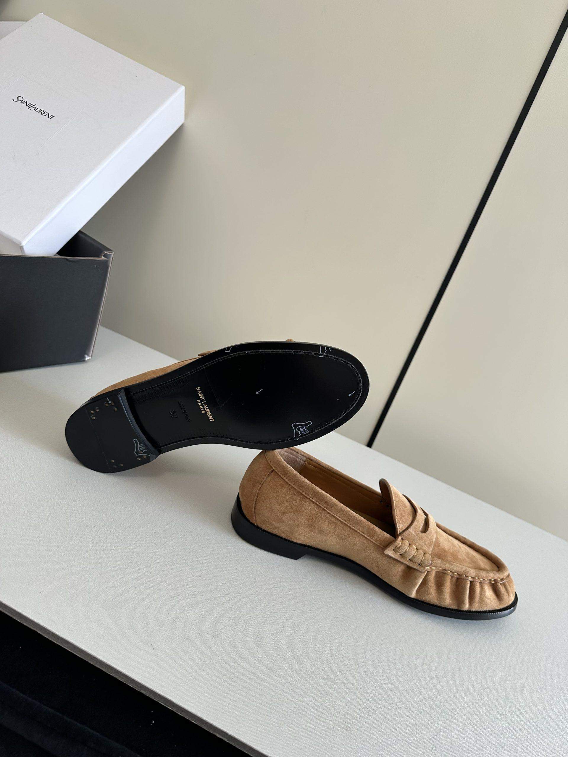 Luxury Replica Yves Saint Laurent Le Loafer Supple In Suede - Image 9