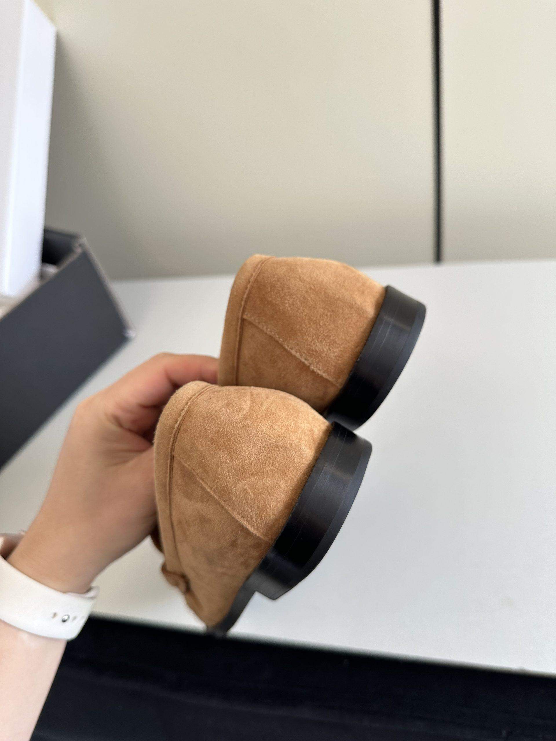 Luxury Replica Yves Saint Laurent Le Loafer Supple In Suede - Image 8