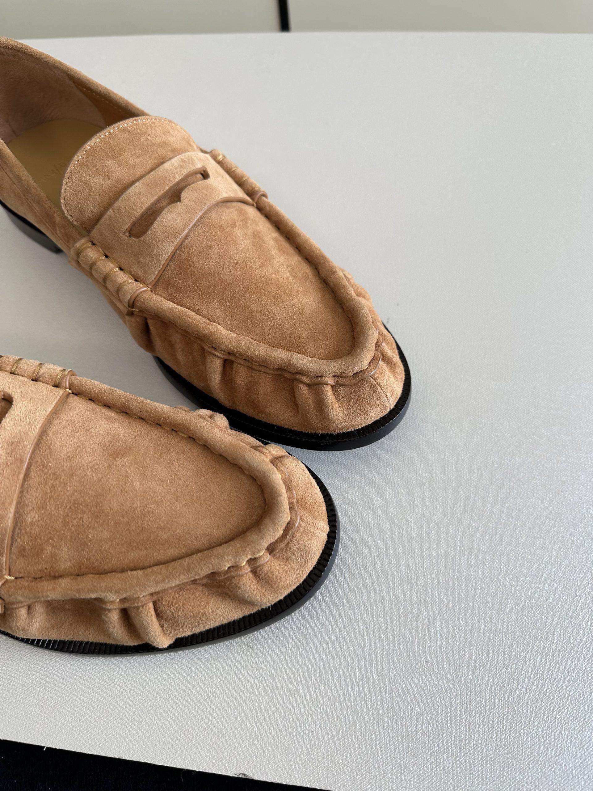 Luxury Replica Yves Saint Laurent Le Loafer Supple In Suede - Image 6