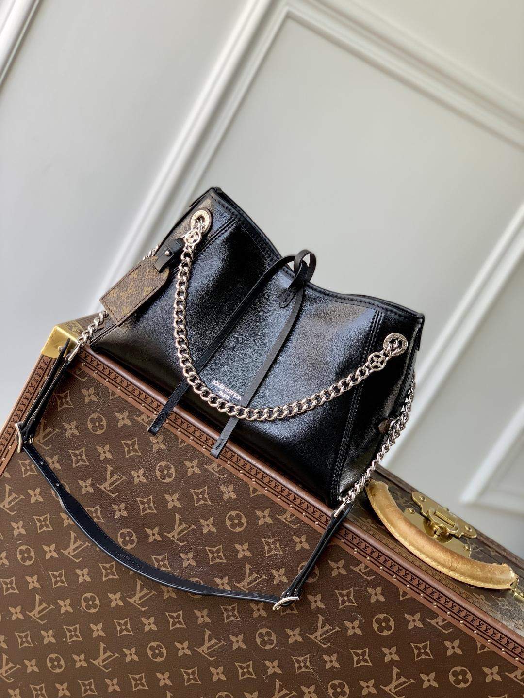 Luxury Replica Louis Vuitton CarryAll BB