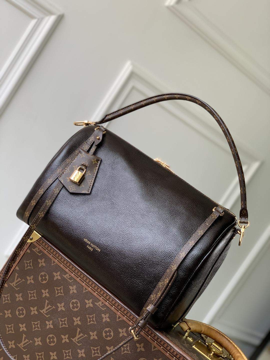 Finest Louis Vuitton Express MM Replica Bag