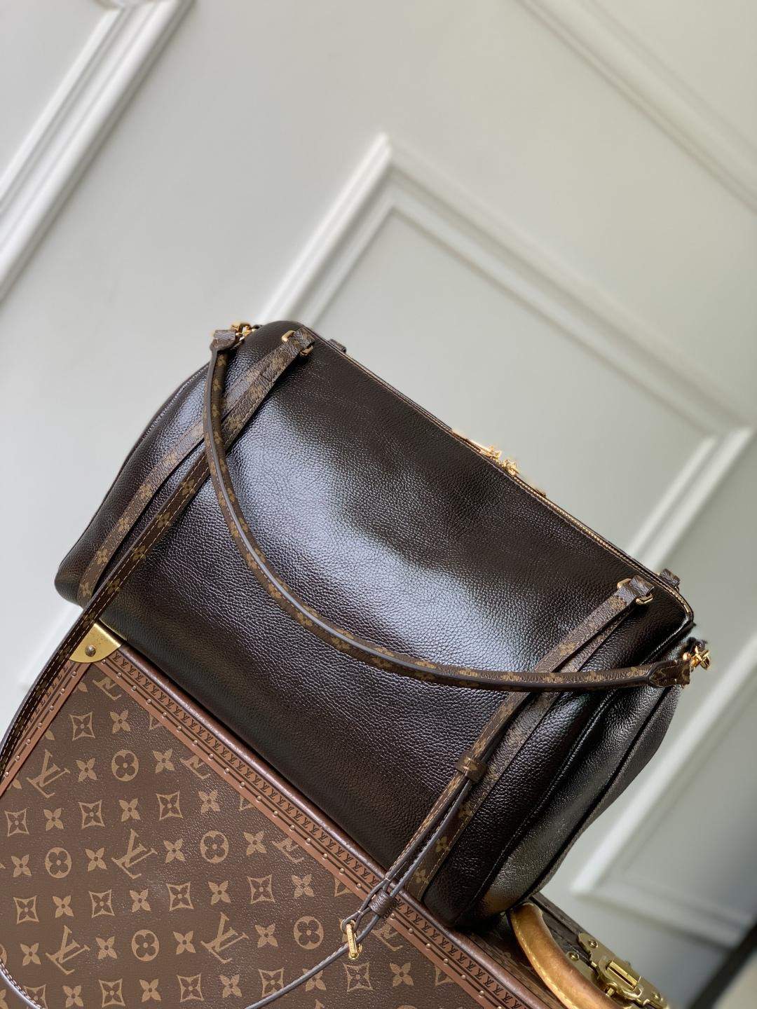 Finest Louis Vuitton Express MM Replica Bag - Image 2