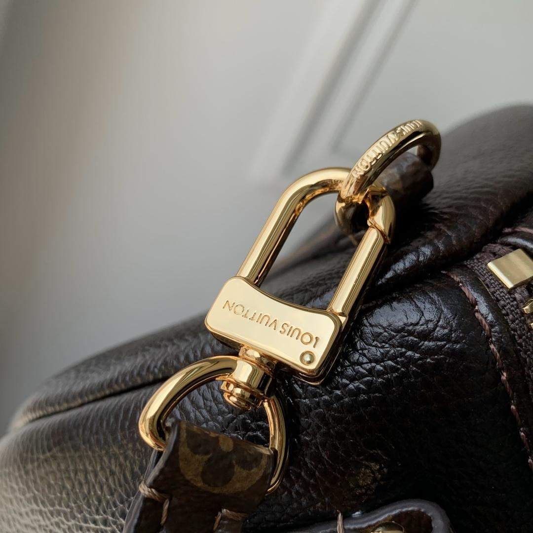 Finest Louis Vuitton Express MM Replica Bag - Image 7