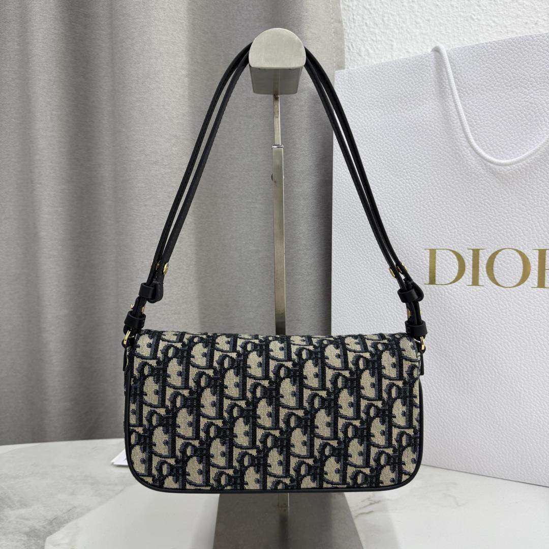 Deluxe Christian Dior 30 Montaigne D-Vine Replica Pouch with Chain - Image 2