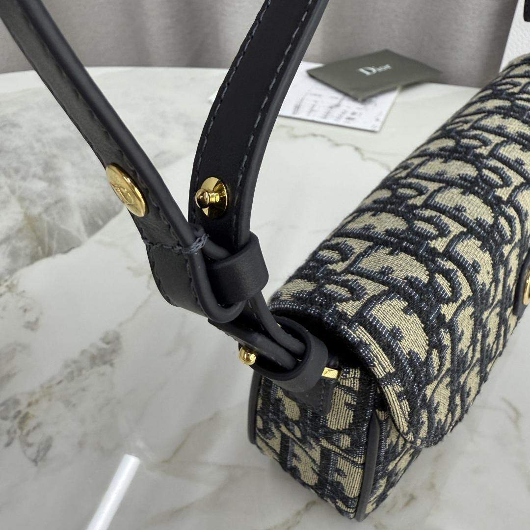 Deluxe Christian Dior 30 Montaigne D-Vine Replica Pouch with Chain - Image 5