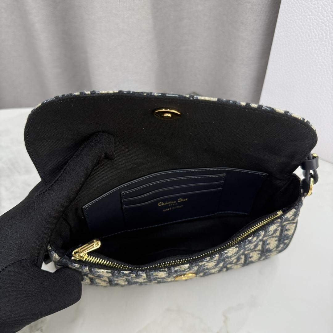 Deluxe Christian Dior 30 Montaigne D-Vine Replica Pouch with Chain - Image 8