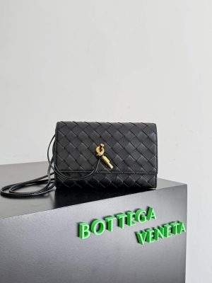 Deluxe Bottega Veneta Andiamo Replica Pouch