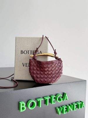 https://www.bottegaveneta.com/en-en/miniature-sardine-ice-836834V5QE01728.html