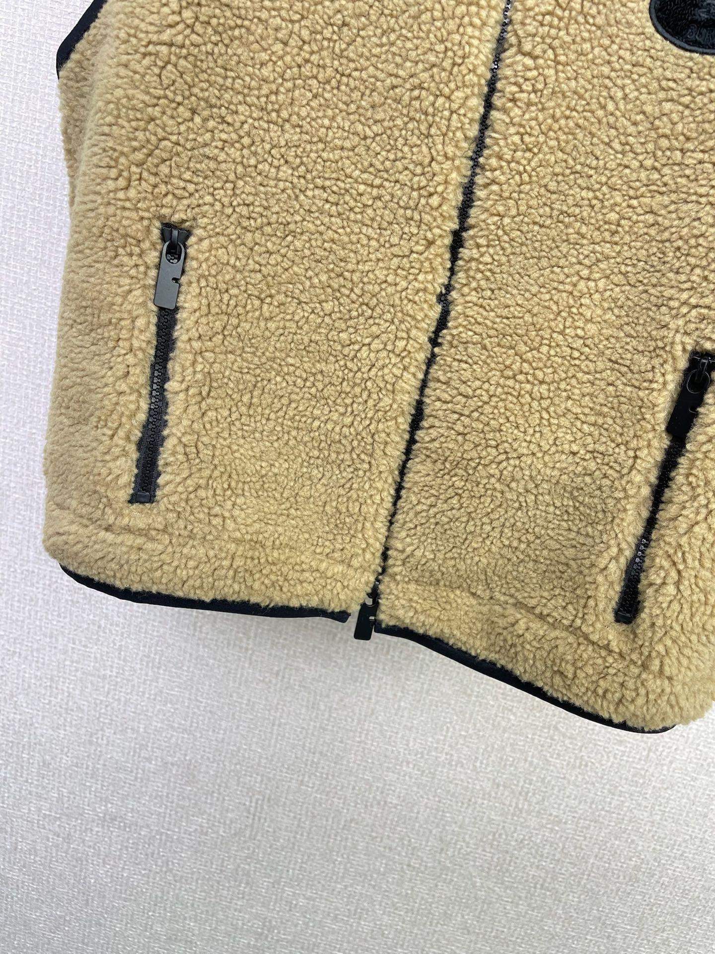 Shop Burberry Cropped Fleece Replica Gilet - Image 5