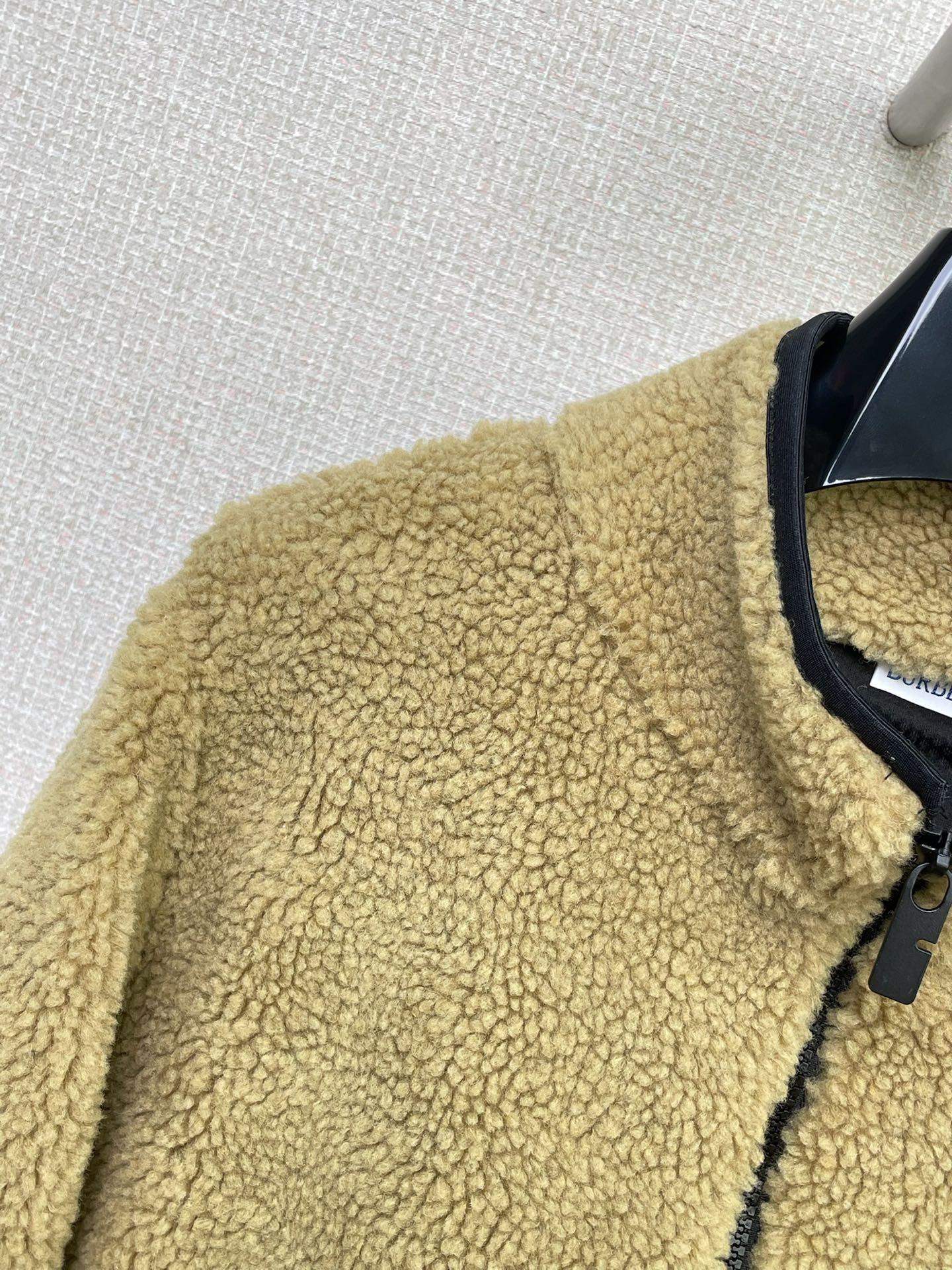 High Quality Burberry Cropped Fleece Replica Jacket - Image 4