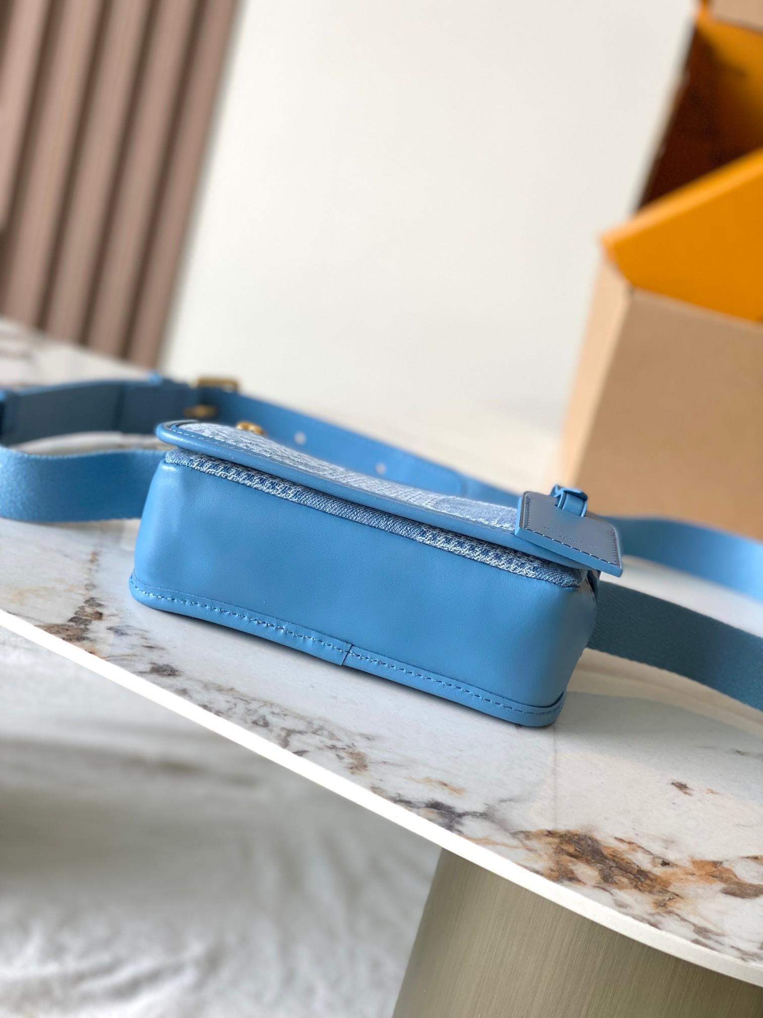 Luxury Louis Vuitton Bosphore Wearable Replica Wallet - Image 4