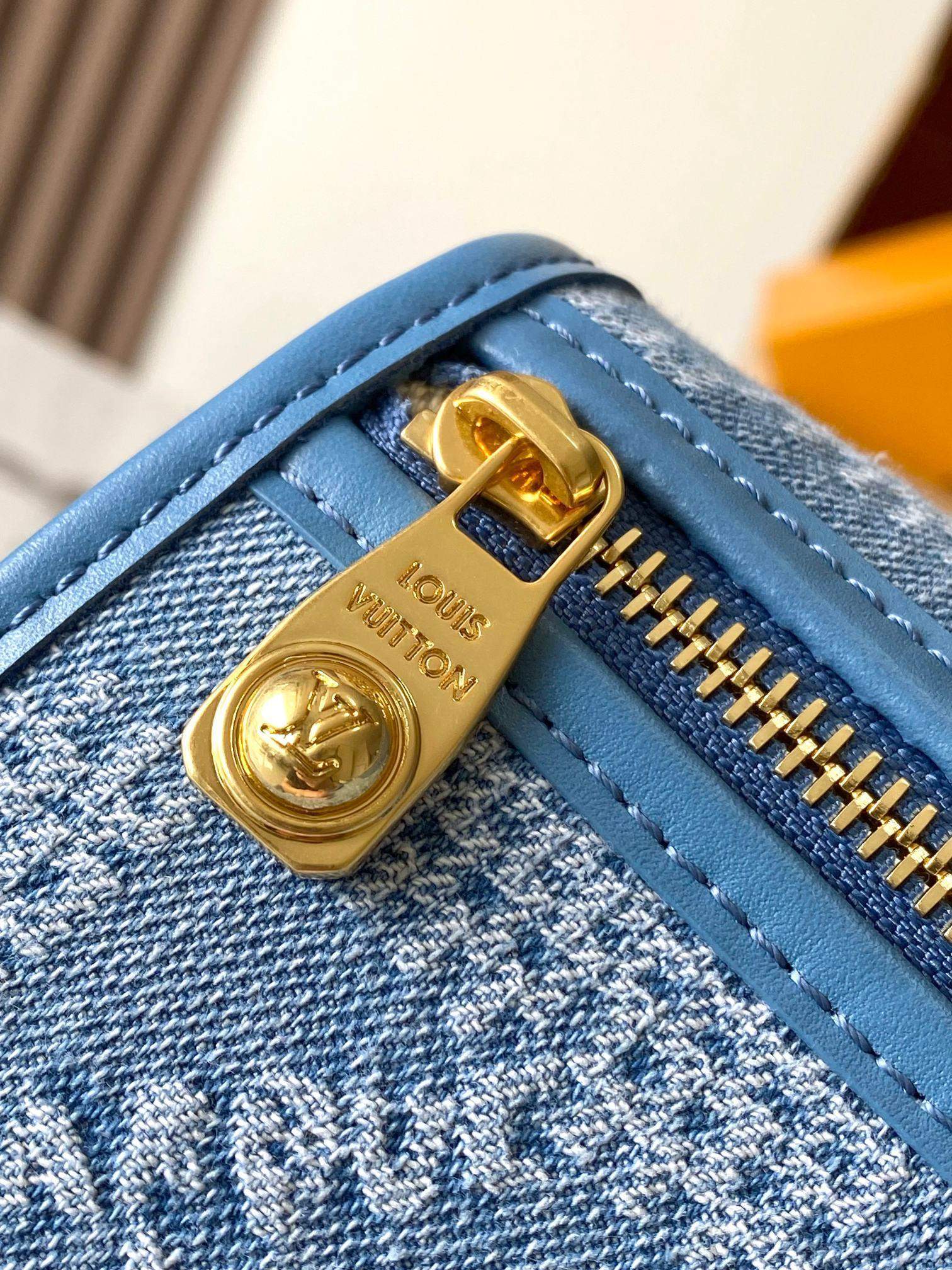 Luxury Louis Vuitton Bosphore Wearable Replica Wallet - Image 6