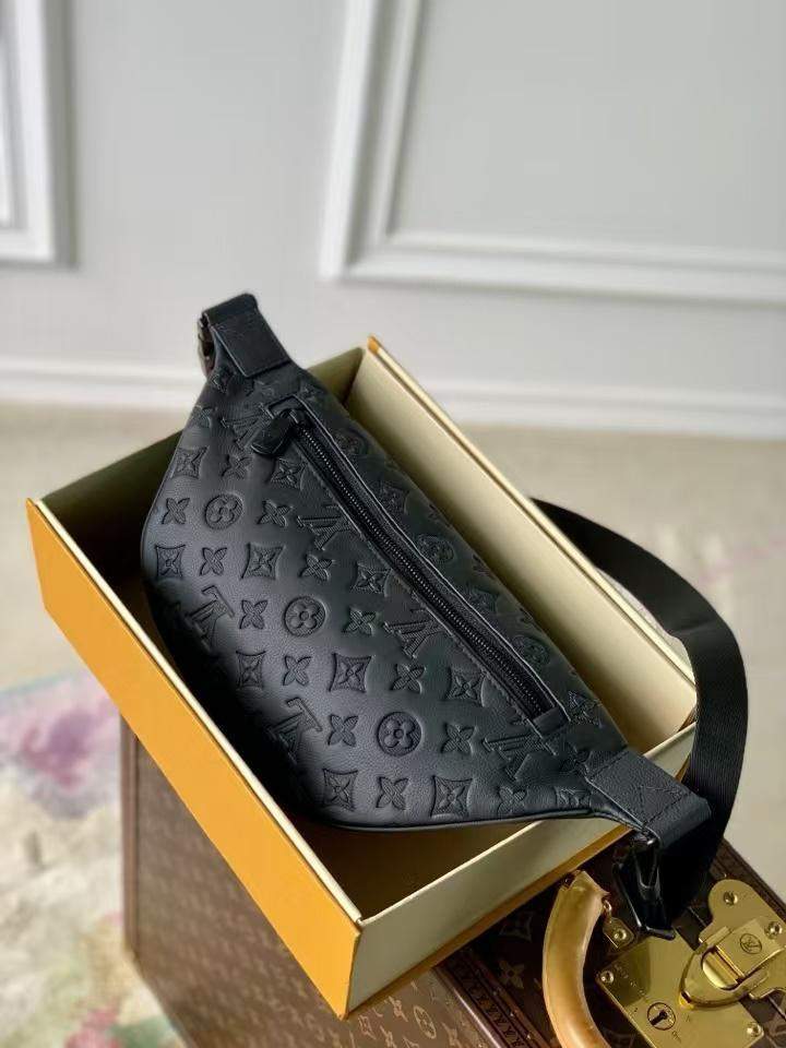 Luxury Replica Louis Vuitton Discovery PM Bumbag - Image 2