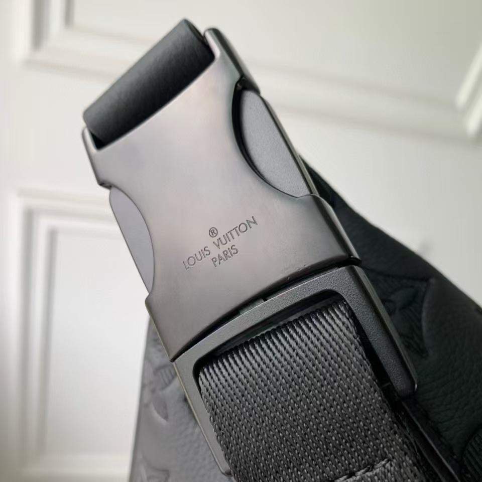 Luxury Replica Louis Vuitton Discovery PM Bumbag - Image 7