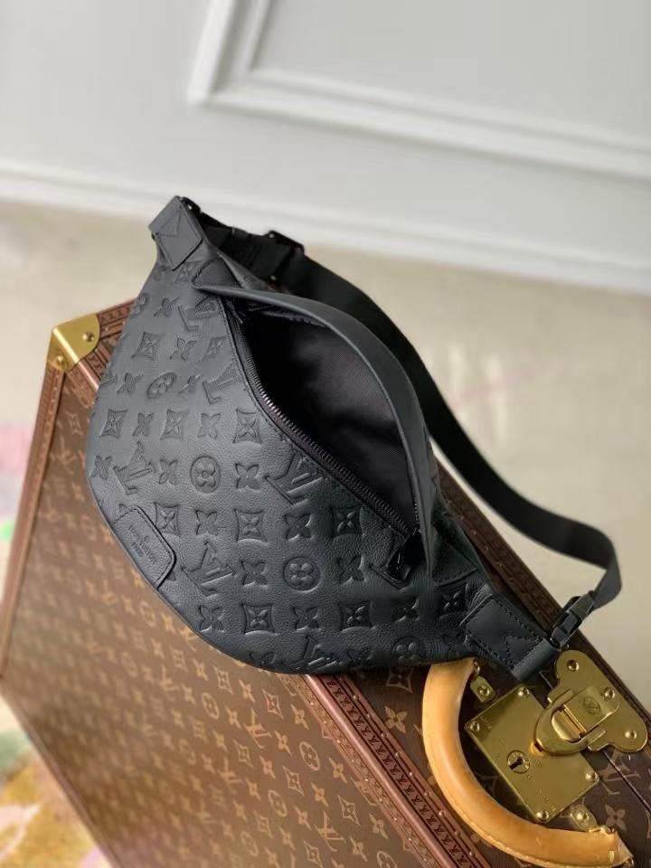 Luxury Replica Louis Vuitton Discovery PM Bumbag - Image 5